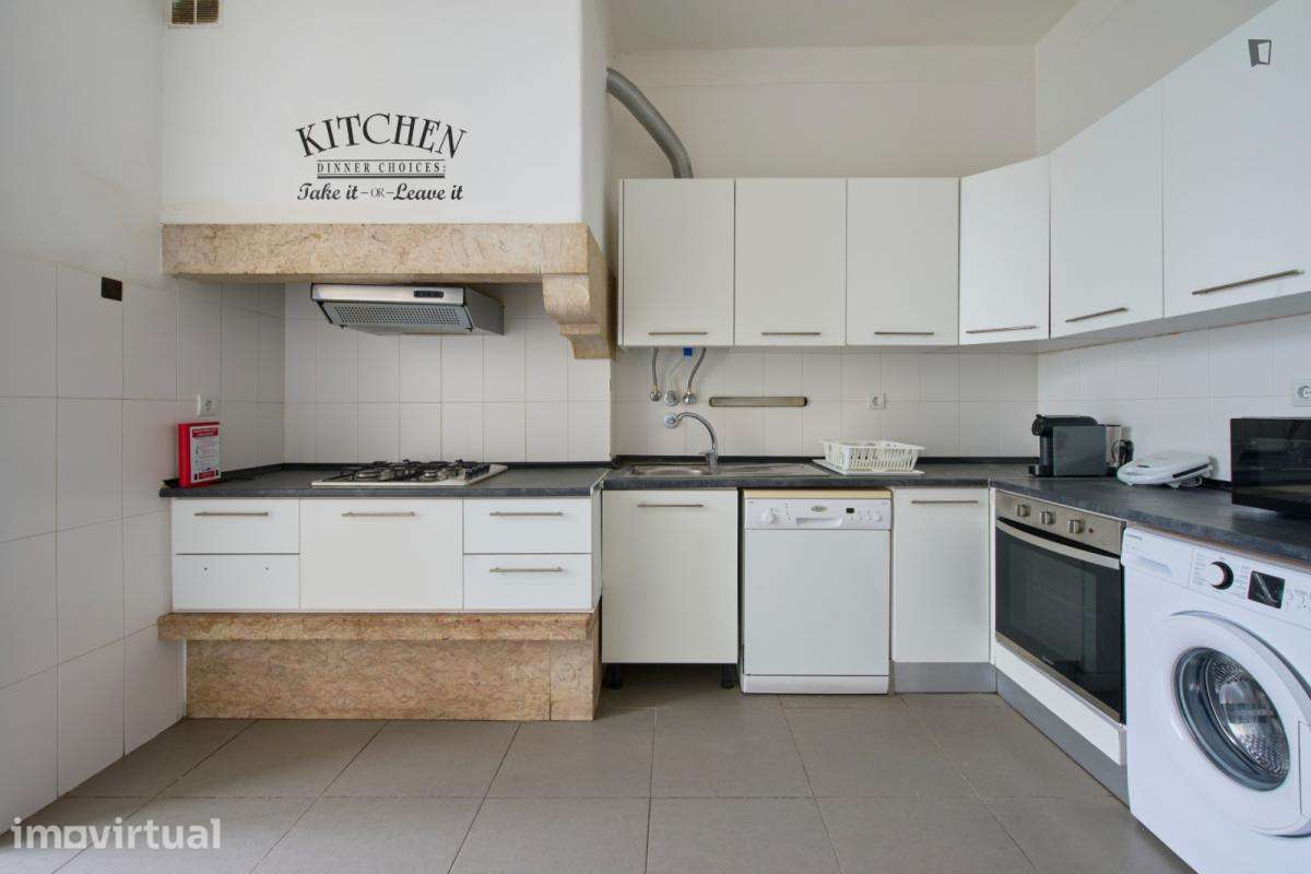Quarto - localizado em Entrecampos Lisbon - Grande imagem: 3/51