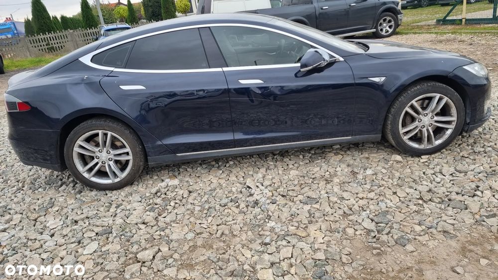 Tesla Model S 85 - 8