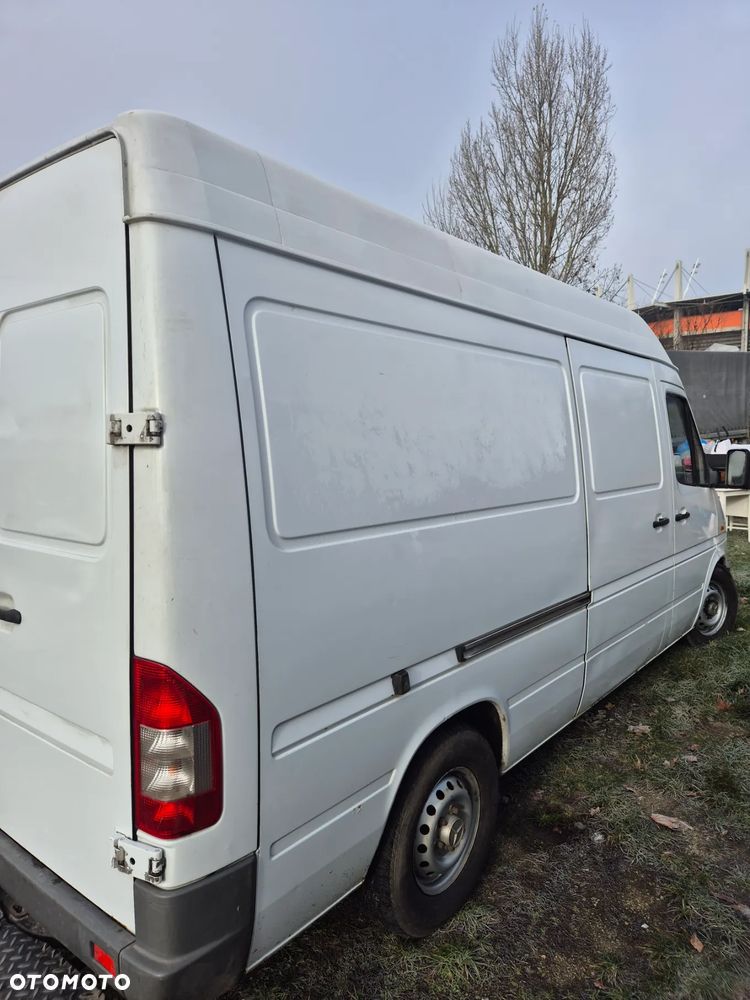 Mercedes-Benz Sprinter - 12