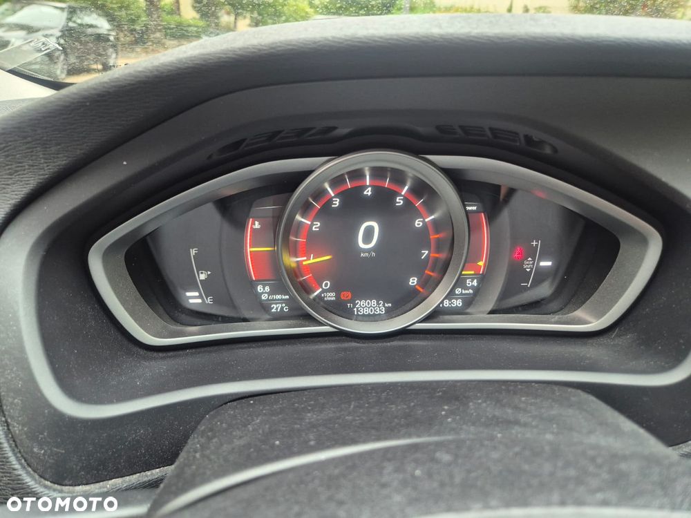 Volvo V40 T2 Momentum - 10