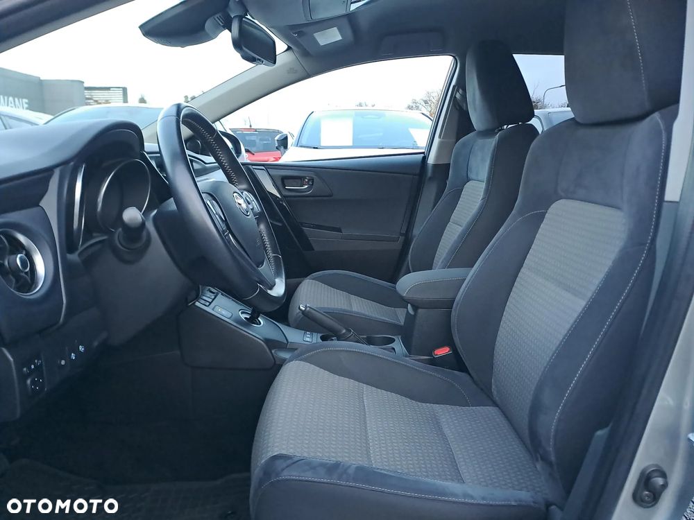 Toyota Auris Hybrid 135 Selection - 14