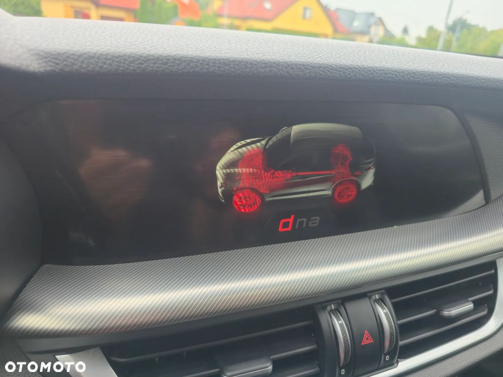 Alfa Romeo Stelvio 2.0 Turbo TI Q4 - 30