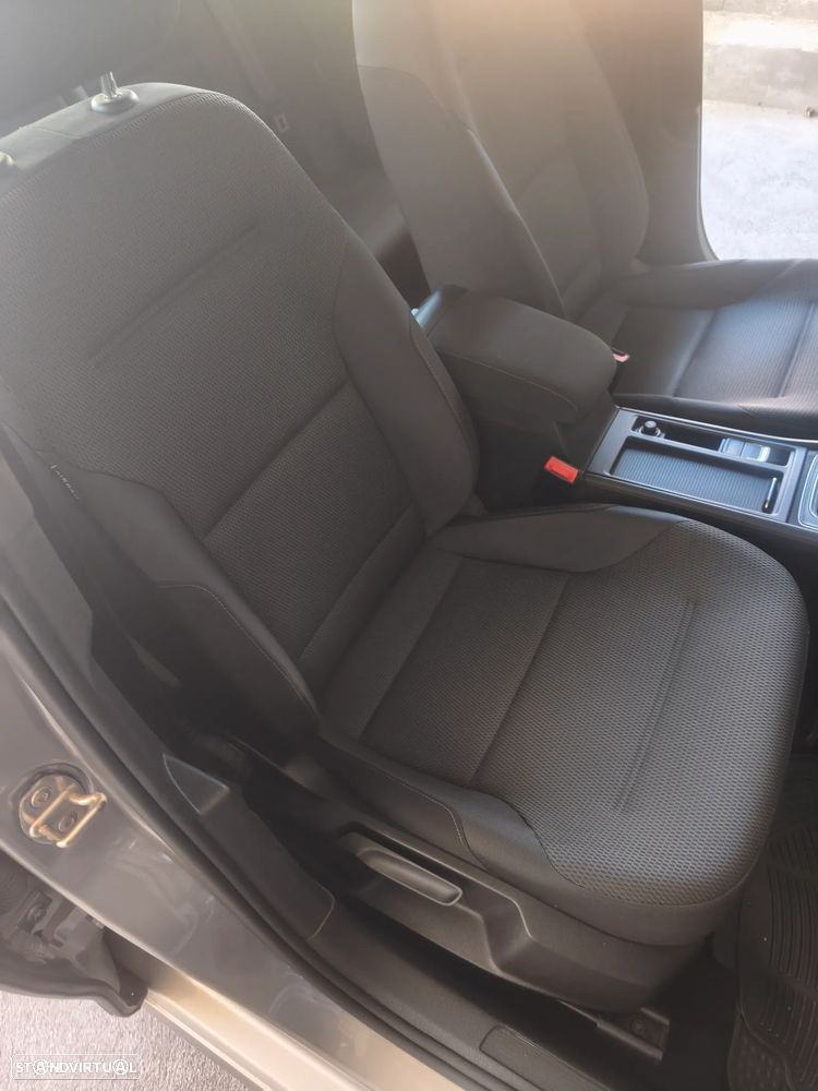 VW Golf 1.6 TDI Confortline DSG - 11
