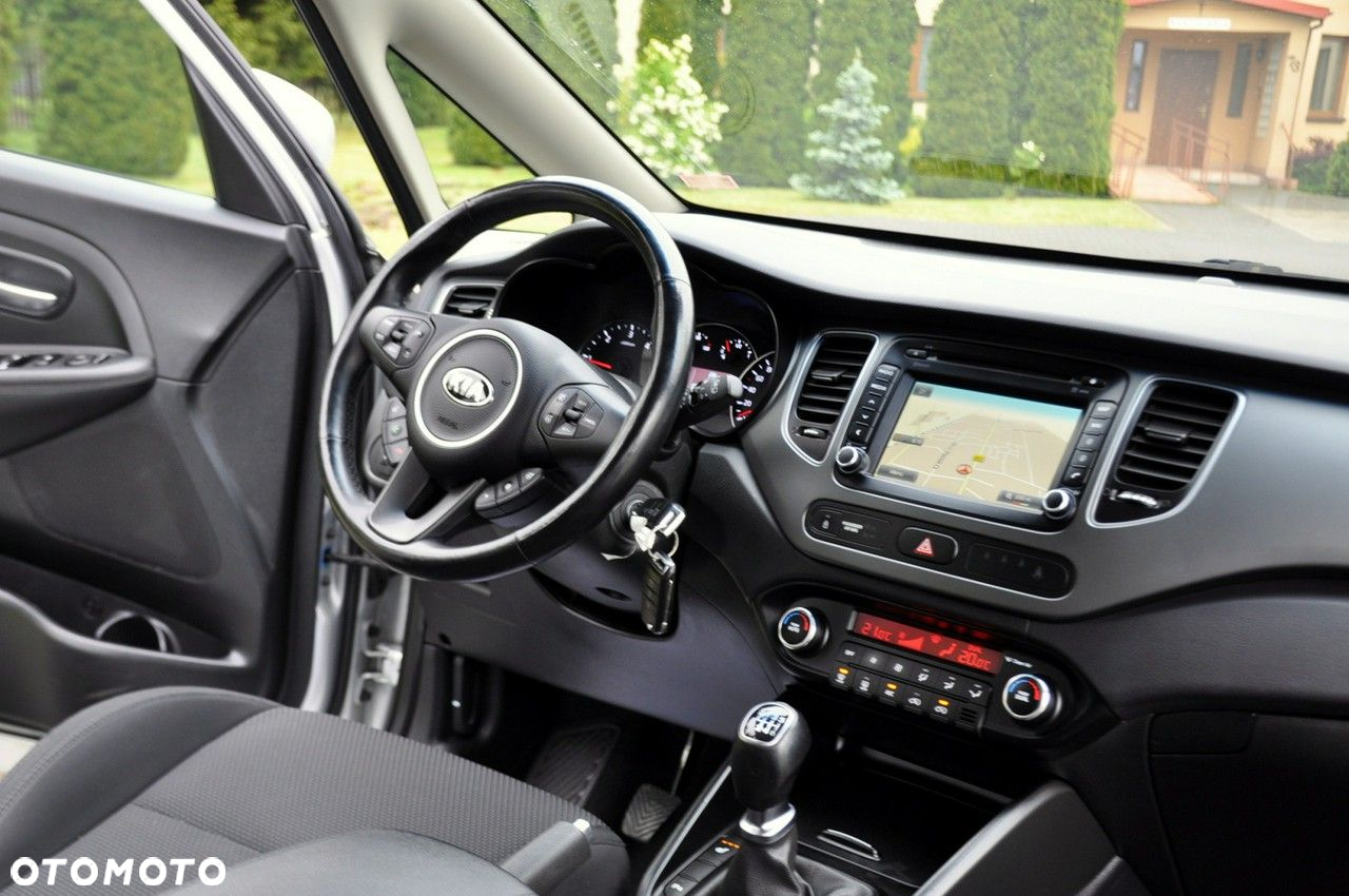 Kia Carens - 26