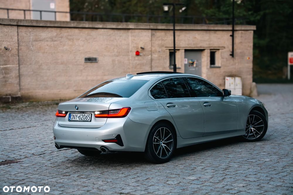 BMW Seria 3 330i Sport Line sport - 8