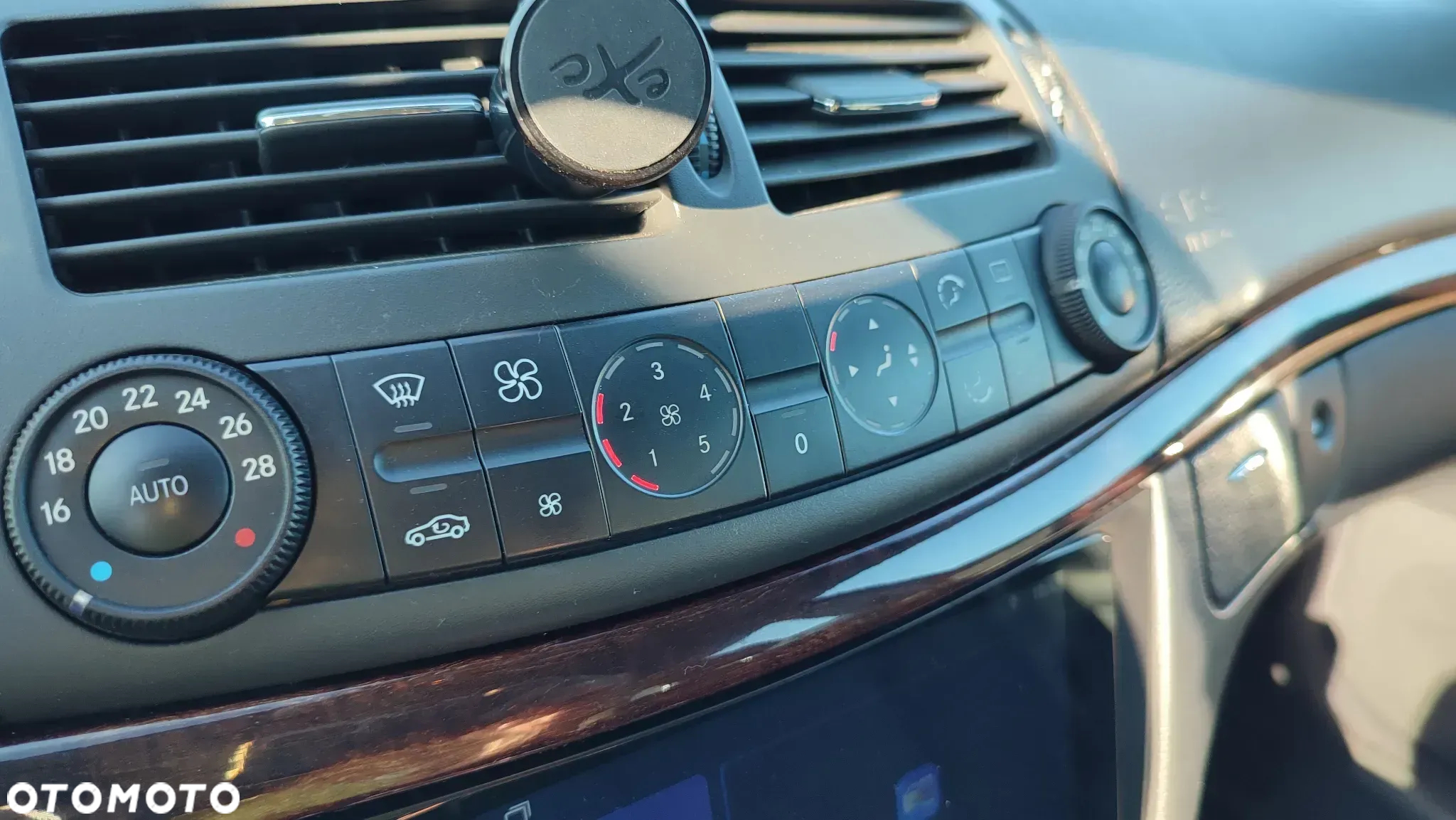 Mercedes-Benz Klasa E 200 T Kompressor Automatik Classic - 22
