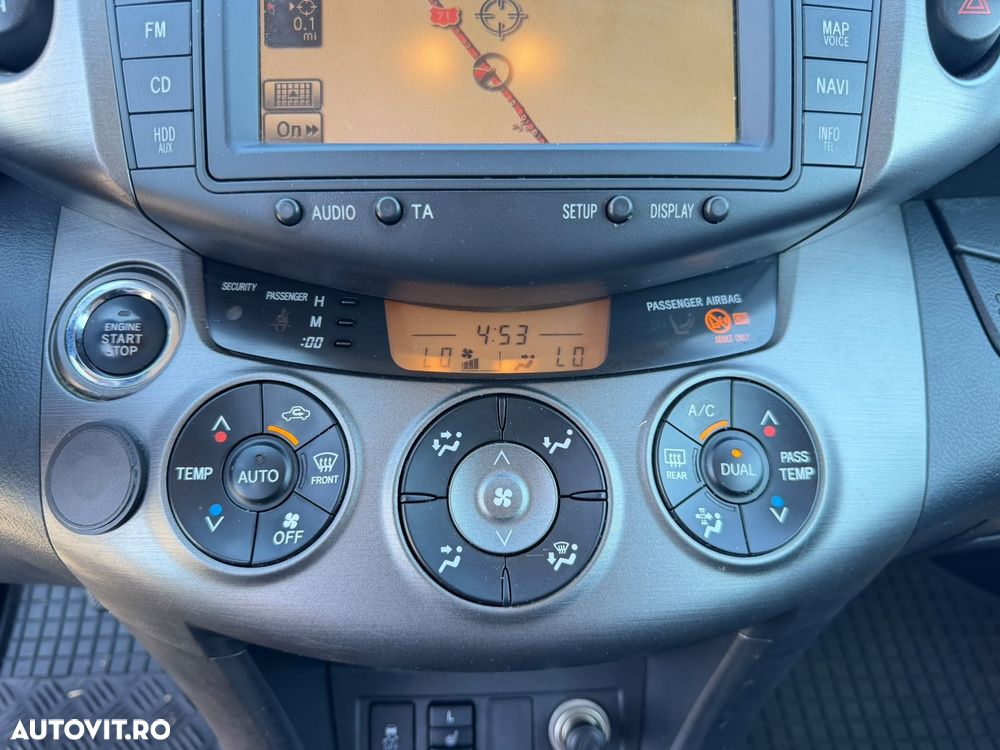 Toyota RAV4 2.2L D-CAT A/T Luxury - 23