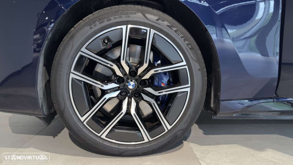 BMW i7 xDrive60 Pack Desportivo M - 8