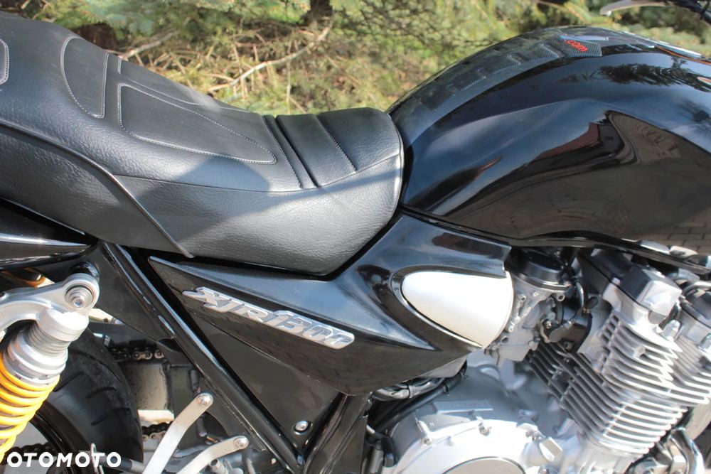 Yamaha XJR - 16