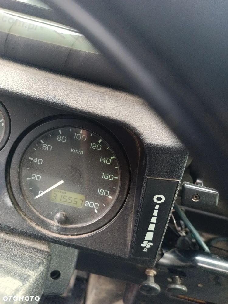 Land Rover Defender - 10