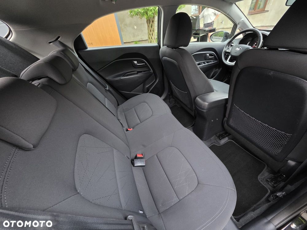 Kia Rio 1.4 Dream Team Edition - 30