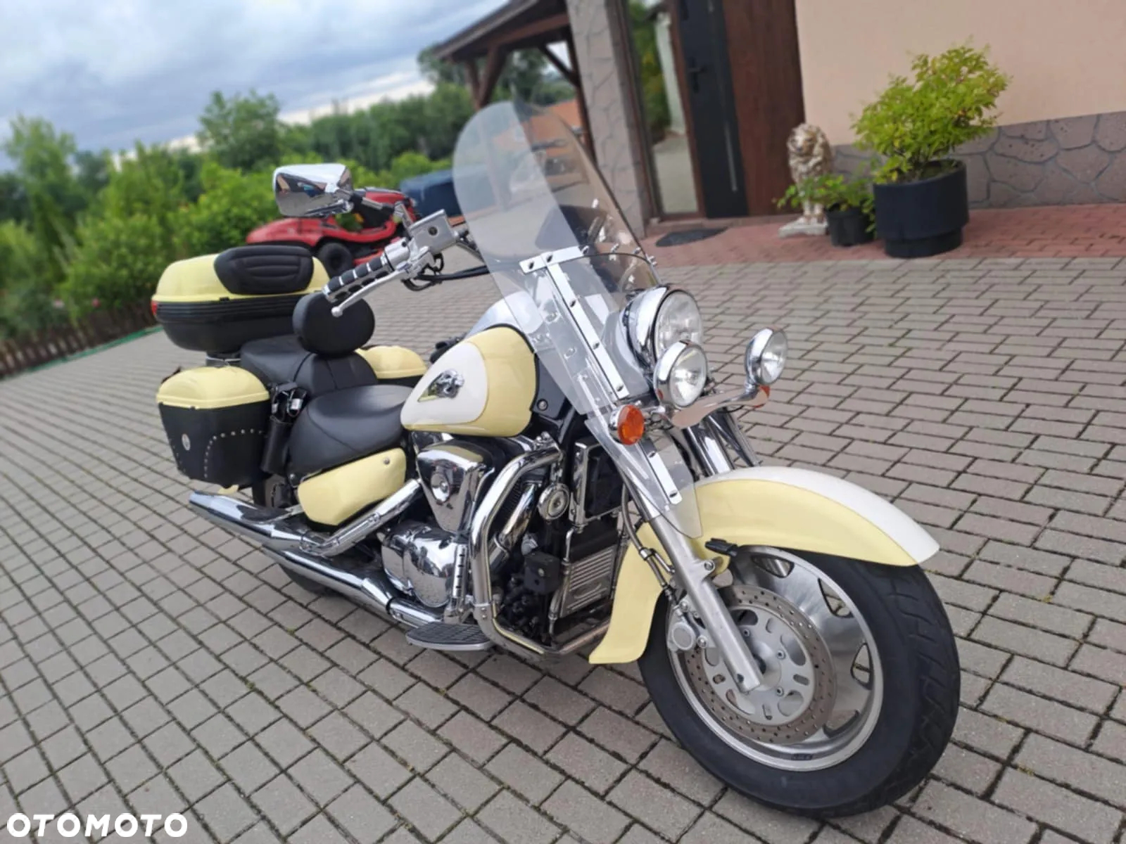 Suzuki Intruder - 3