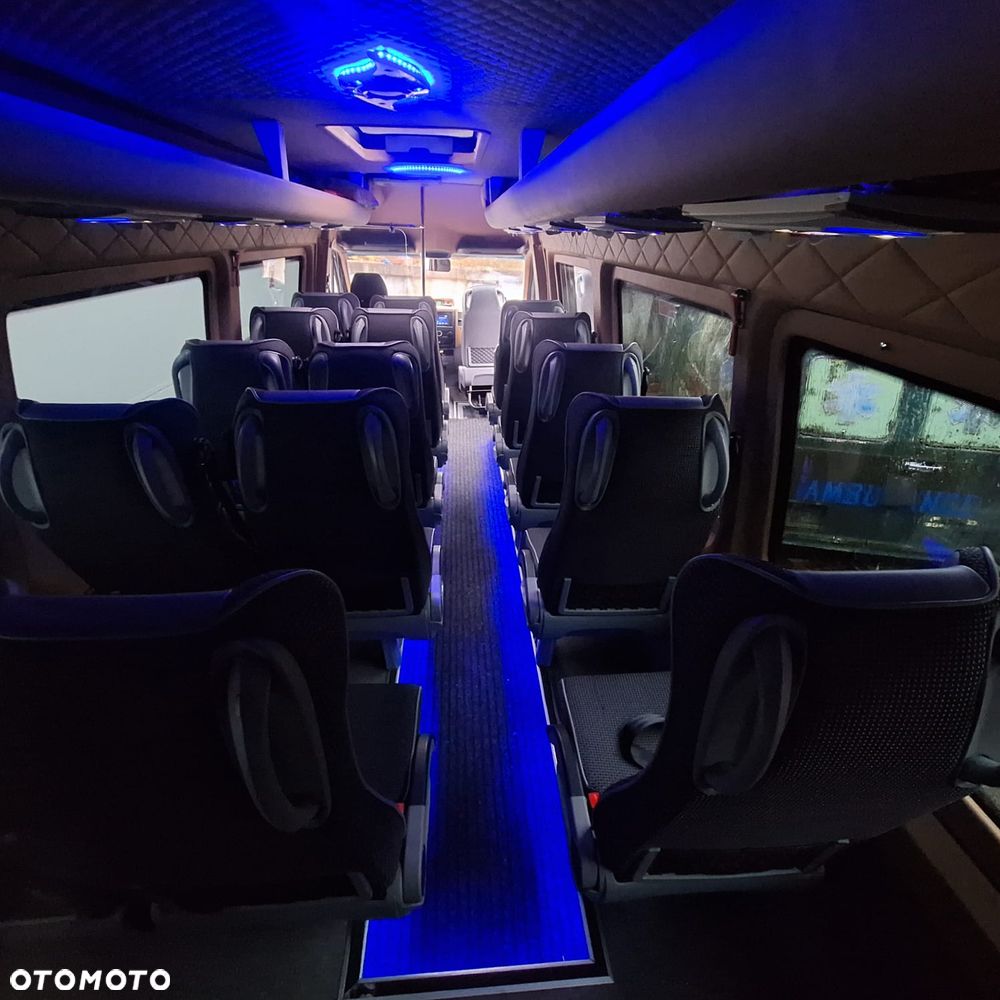 Mercedes-Benz Sprinter - 11