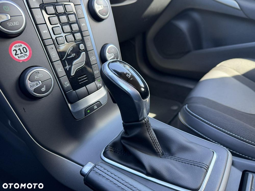 Volvo V40 D3 Geartronic - 23