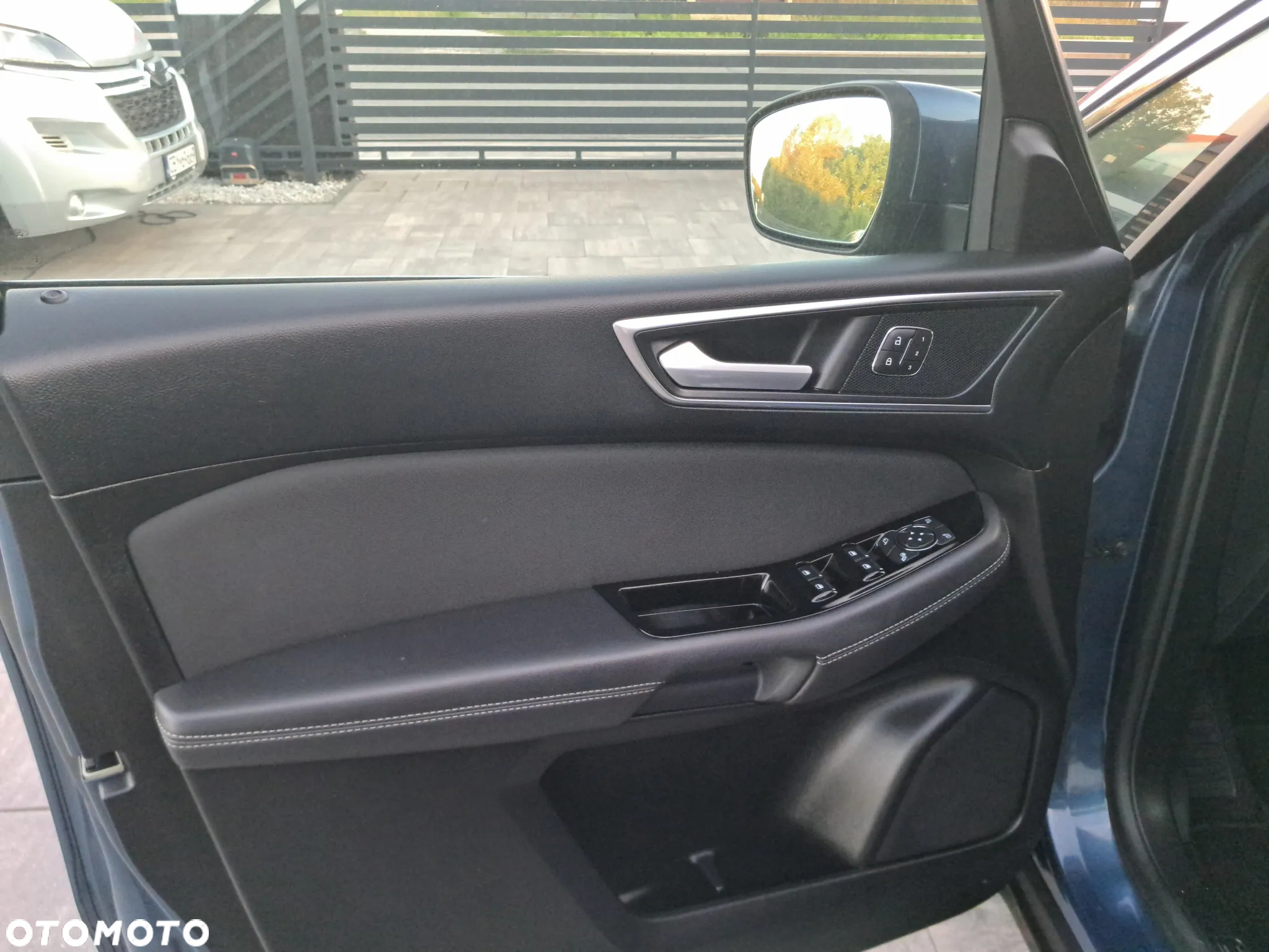 Ford S-Max - 13