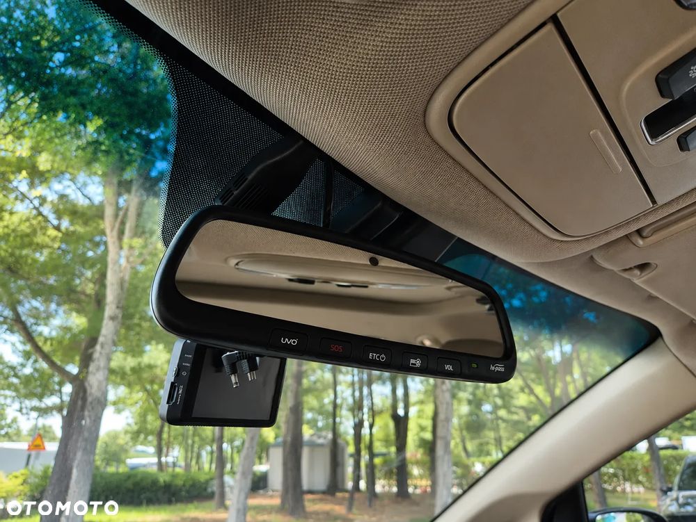 Kia Carnival - 14