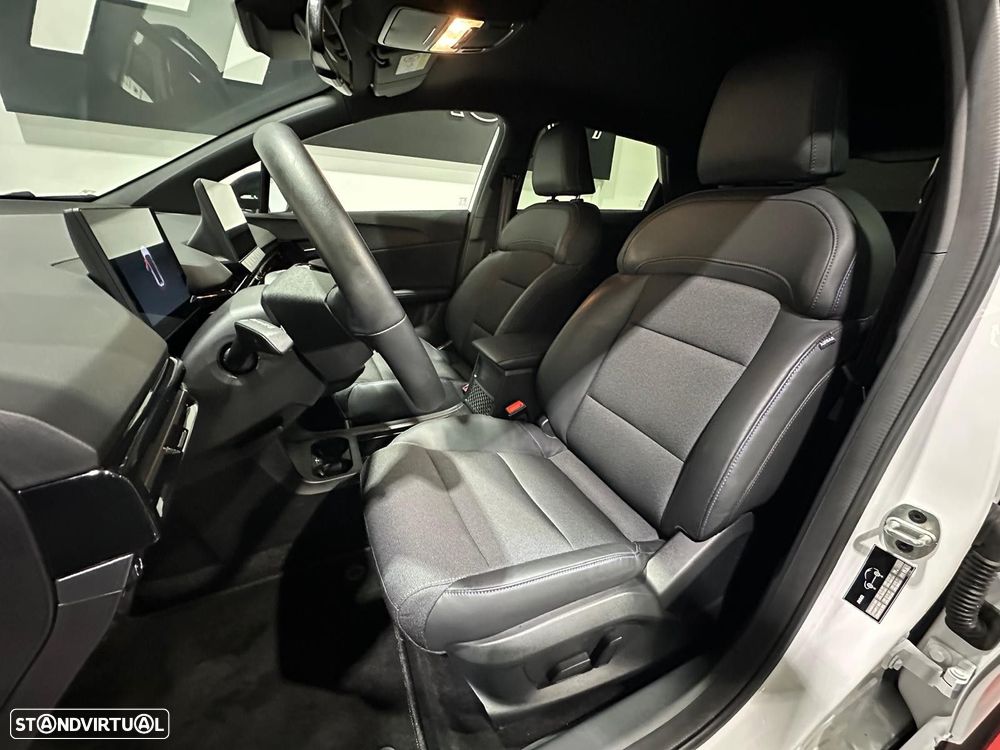 MG MG4 64 kWh Luxury - 27