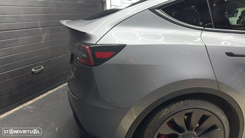 Tesla Model Y Performance Dual Motor AWD - 18