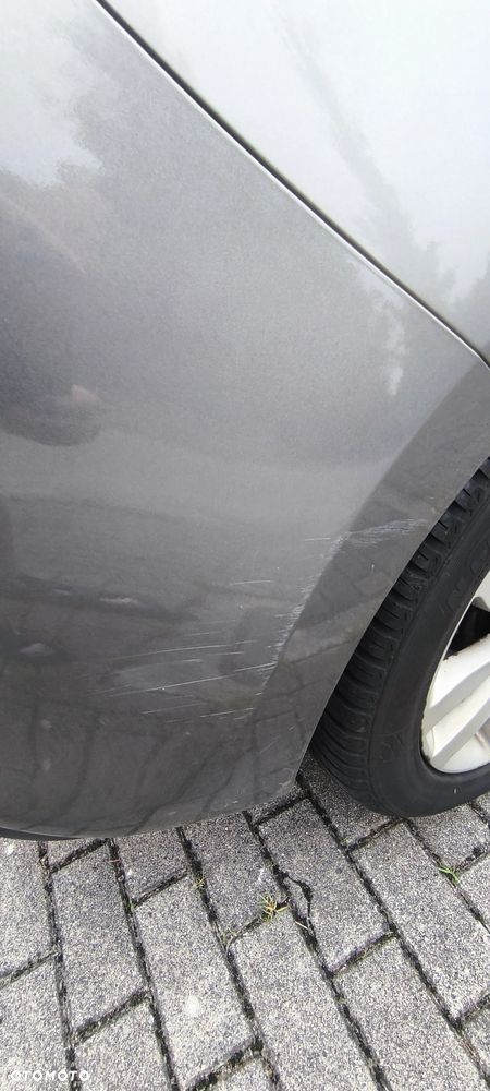 Kia Carens 1.7 CRDi XL - 28