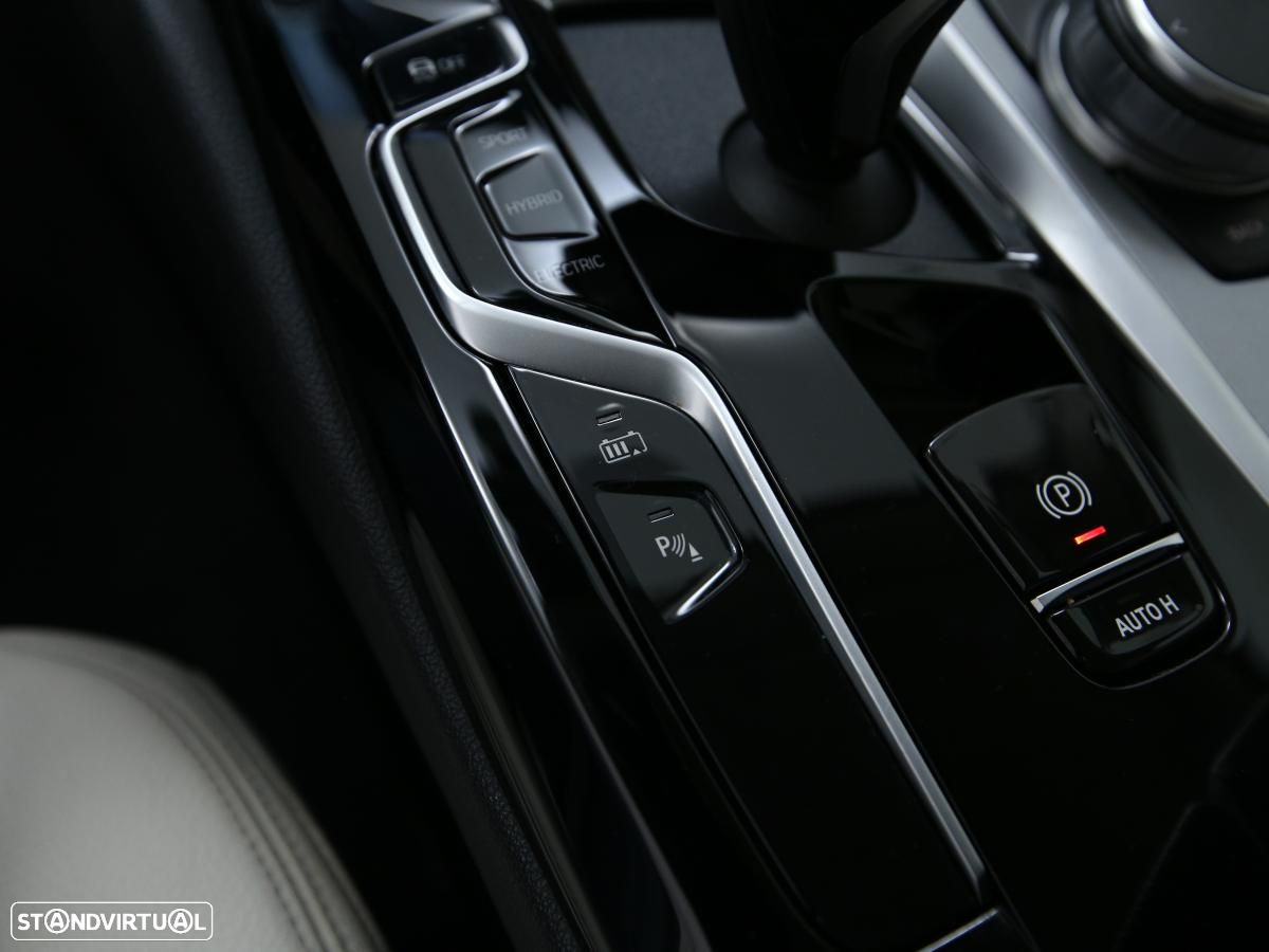 BMW 530 e - 30