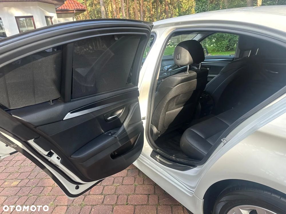 BMW Seria 5 530d xDrive Sport-Aut Modern Line - 12