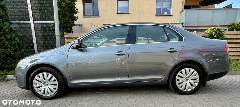 Volkswagen Jetta 1.6 Comfortline - 20