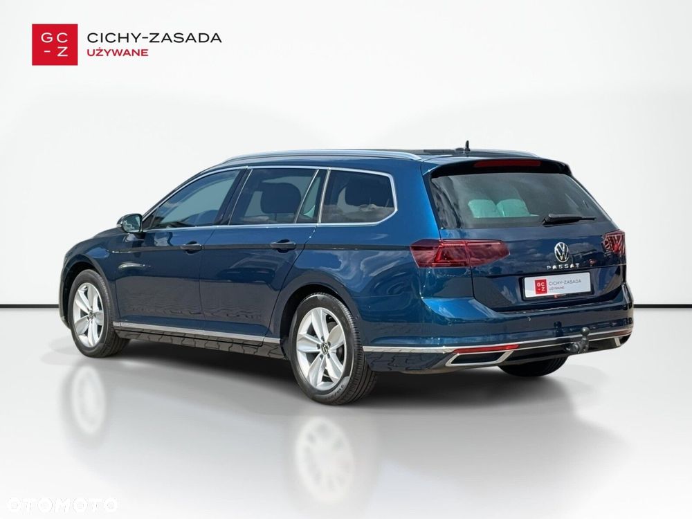Volkswagen Passat - 4