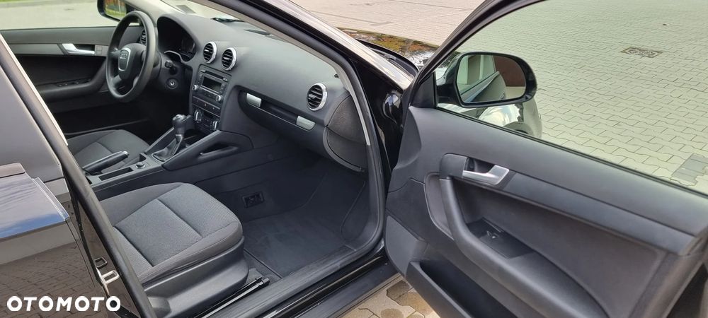 Audi A3 Sportback 1.6 Attraction - 12