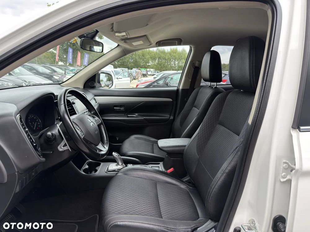 Mitsubishi Outlander Instyle NAVI + - 28