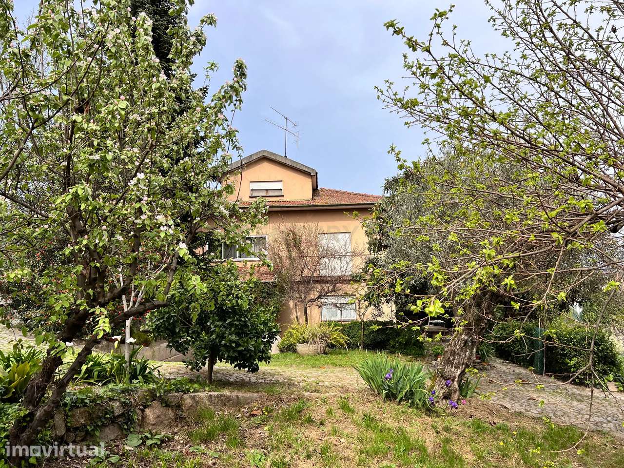 Lote urbano de 1440 metros quadrados situado no coração de Vila Real. - Grande imagem: 4/11