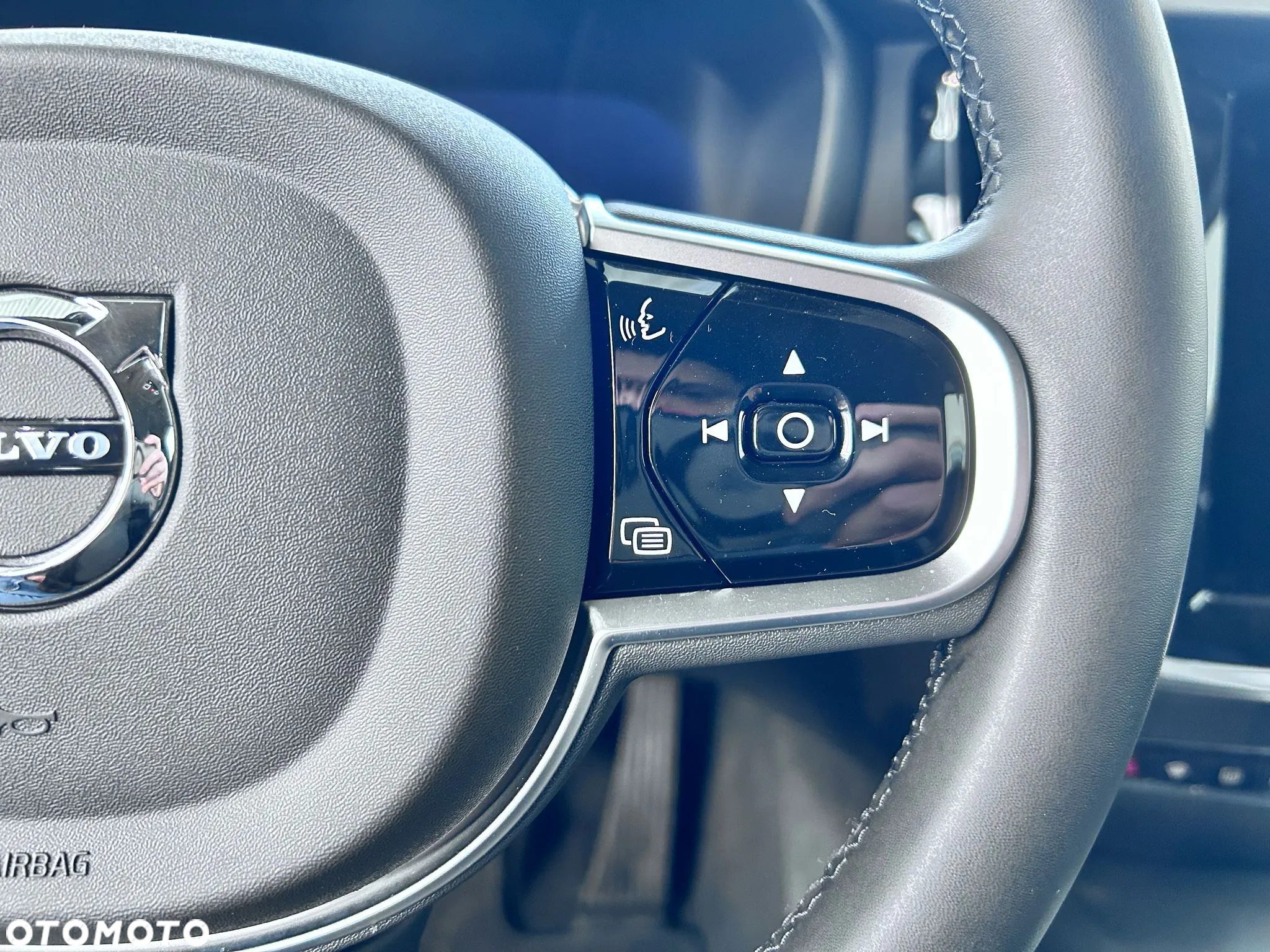 Volvo V60 B4 B Plus Dark - 24