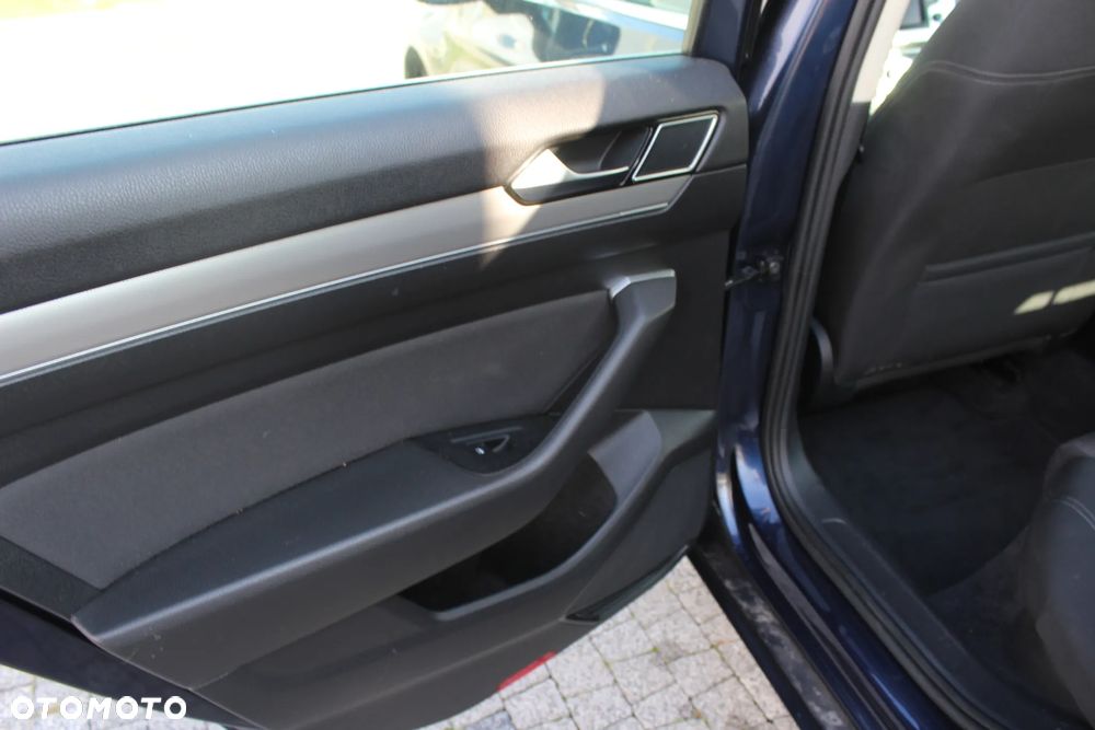 Volkswagen Passat Variant 1.6 TDI SCR DSG Comfortline - 27