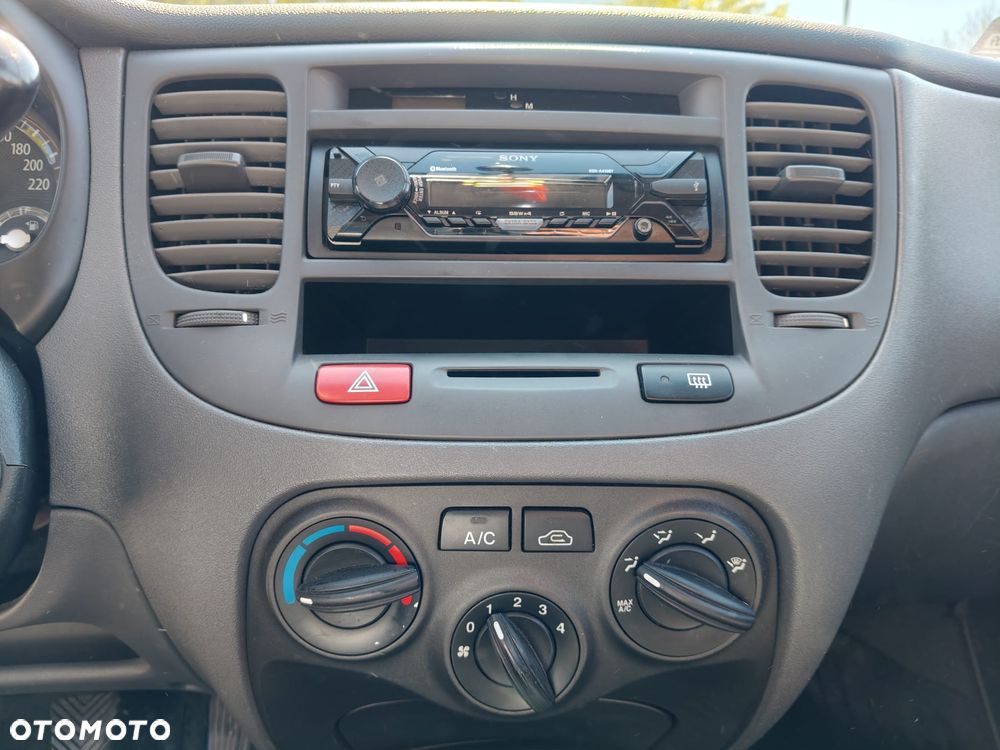 Kia Rio 1.4 Comfort - 12