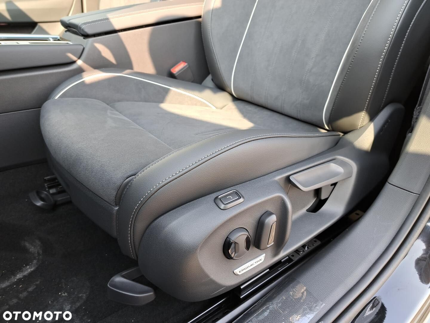Volkswagen Passat 2.0 TDI SCR 4Mot Elegance DSG - 12