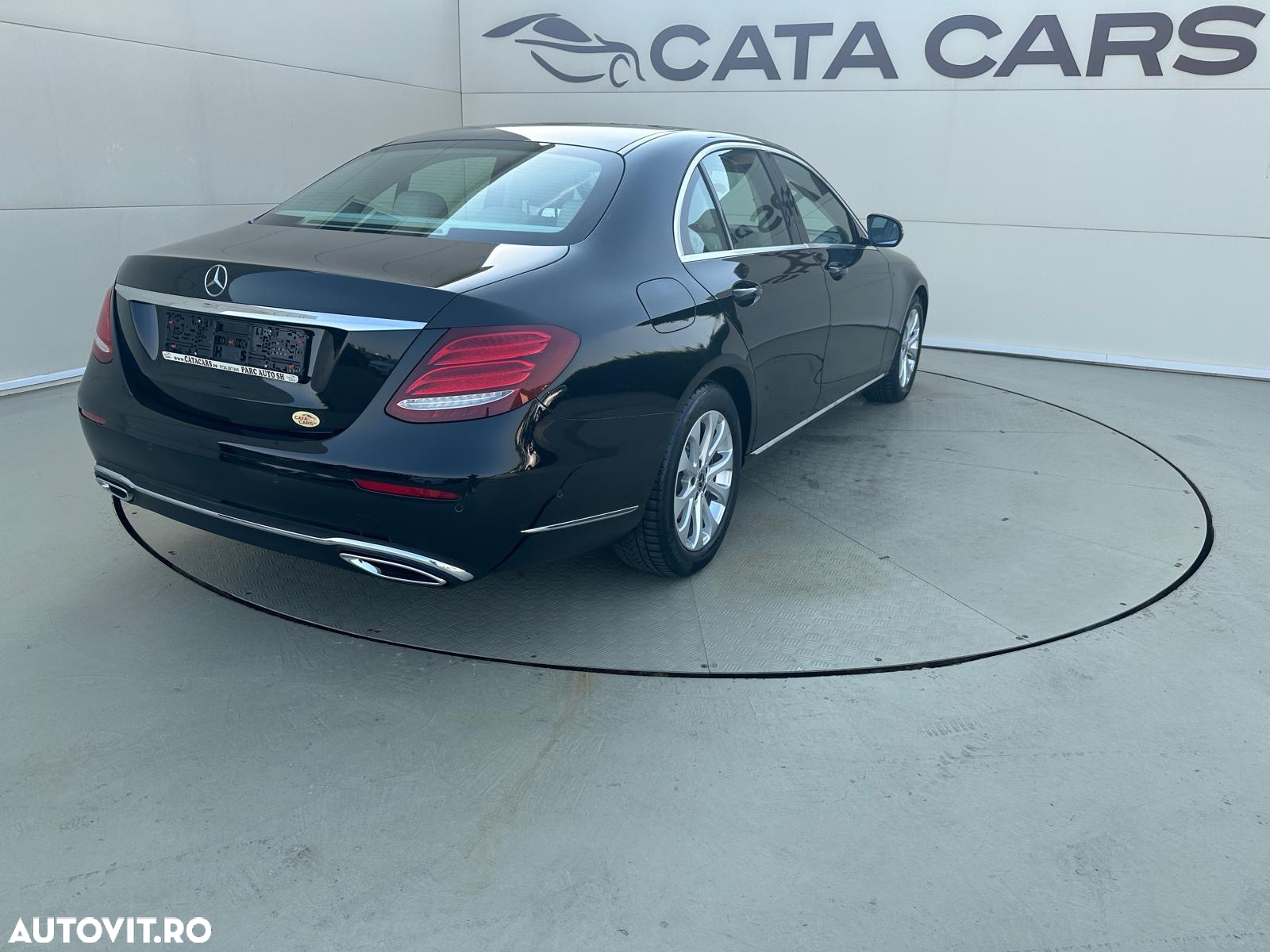 Mercedes-Benz E 220 d 4Matic T 9G-TRONIC Exclusive - 9