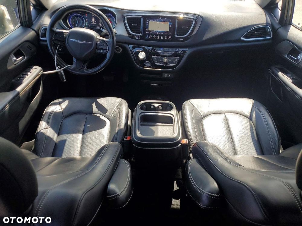 Chrysler Pacifica - 7