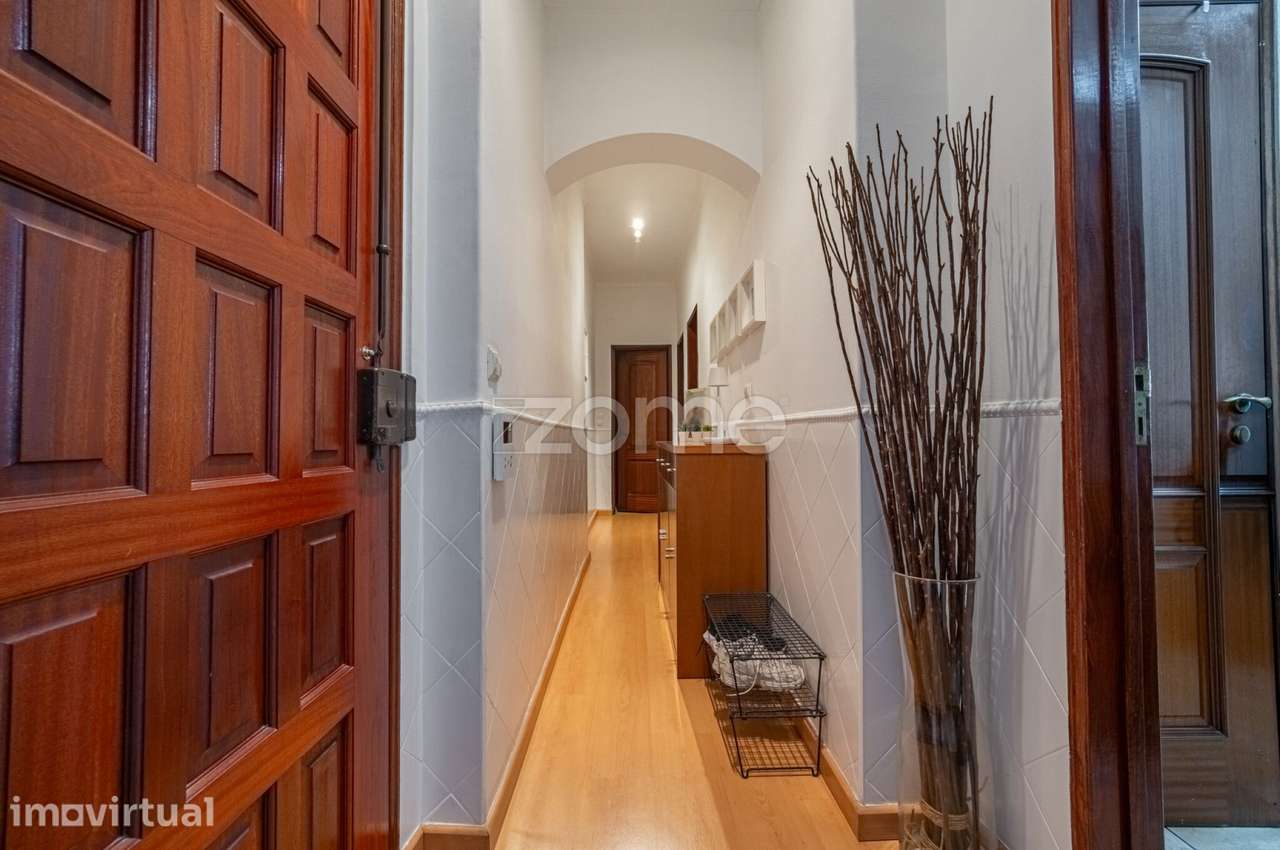 T2 Remodelado | Varanda Fechada | Excelente Localização na Amadora - Grande imagem: 4/20