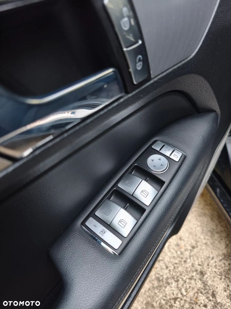 Mercedes-Benz Klasa E 250 CGI BlueEffICIENCY - 30