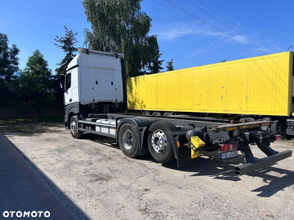 Mercedes-Benz Actros - 8
