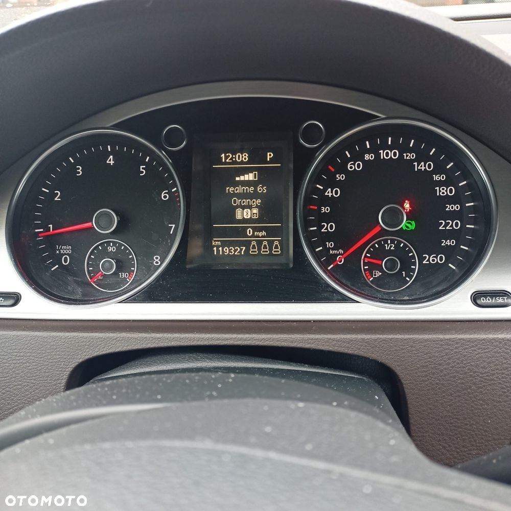 Volkswagen Passat - 11