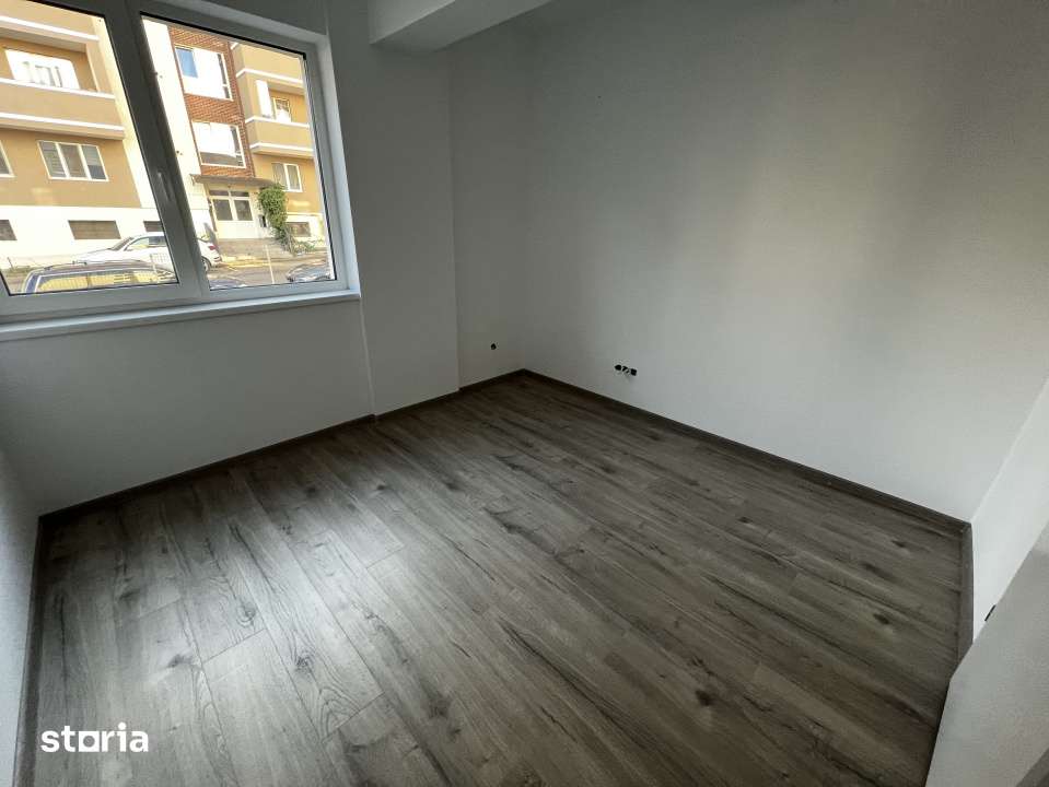 Apartament de 3 camere, 62 mp, balcon, zona Teilor — fotografia 2