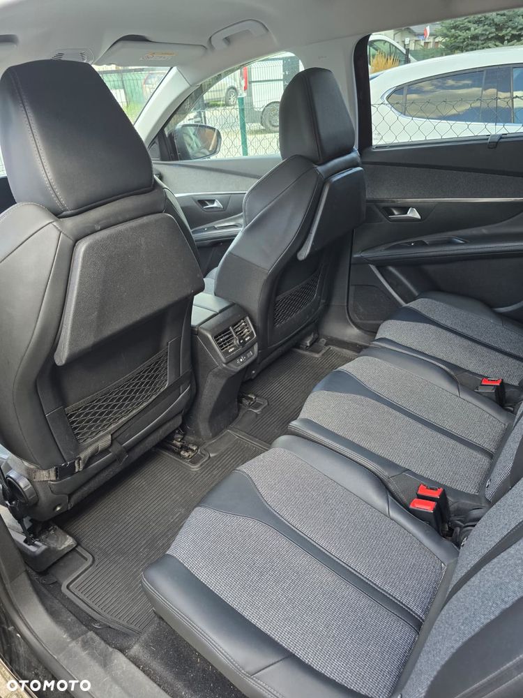 Peugeot 5008 1.2 PureTech Allure S&S EAT8 - 23