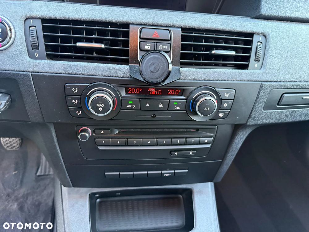 BMW Seria 3 320i - 23