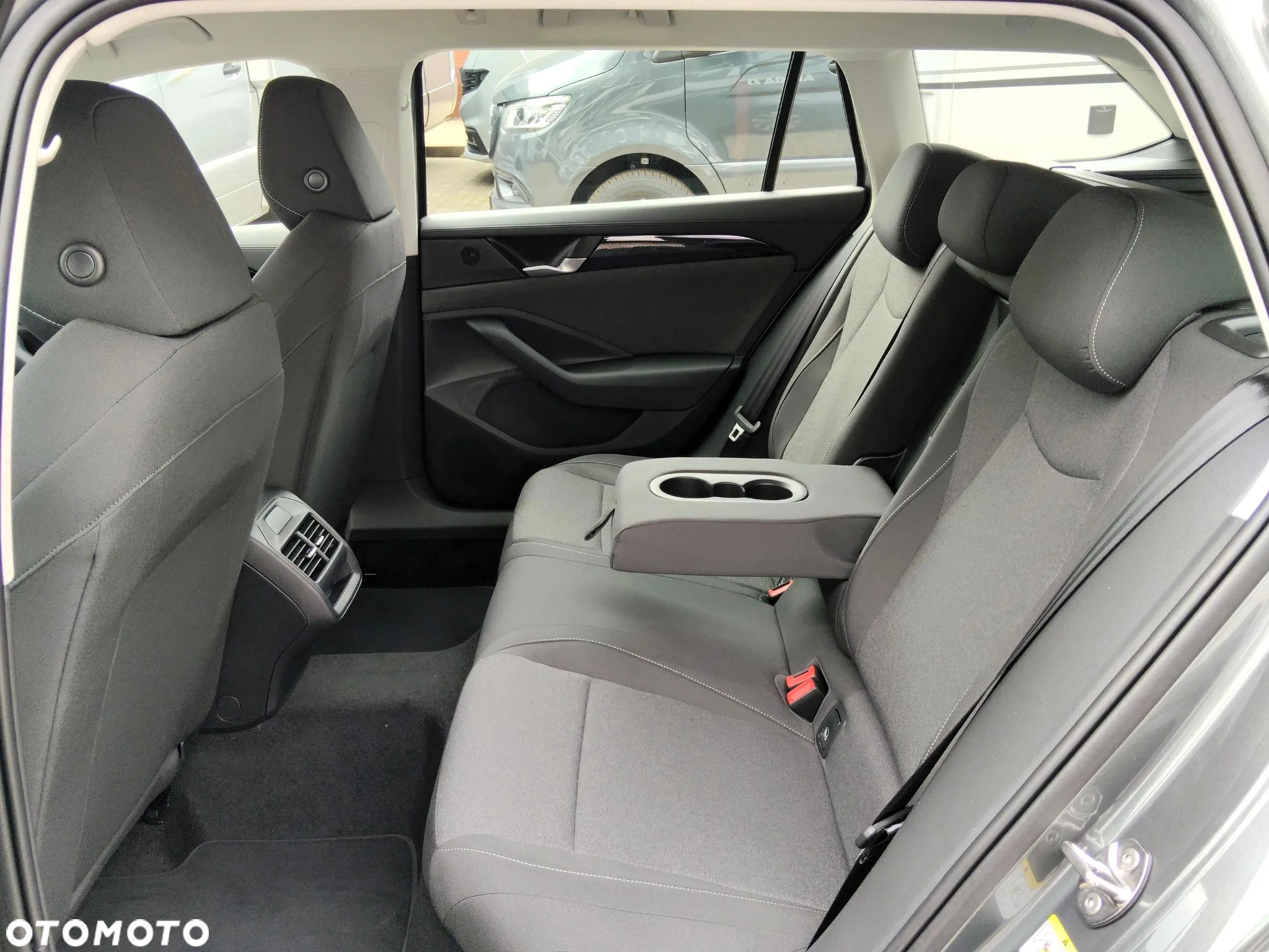 Volkswagen Passat 1.5 TSI ACT mHEV DSG - 16