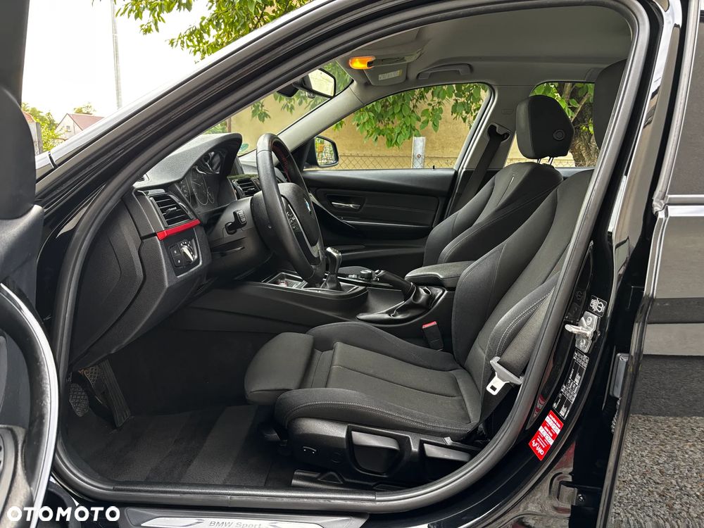 BMW Seria 3 320d Sport Line - 9