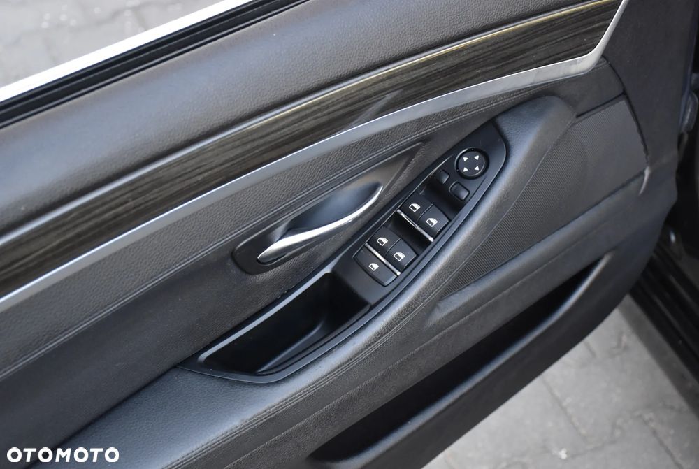 BMW Seria 5 518d Luxury Line - 23