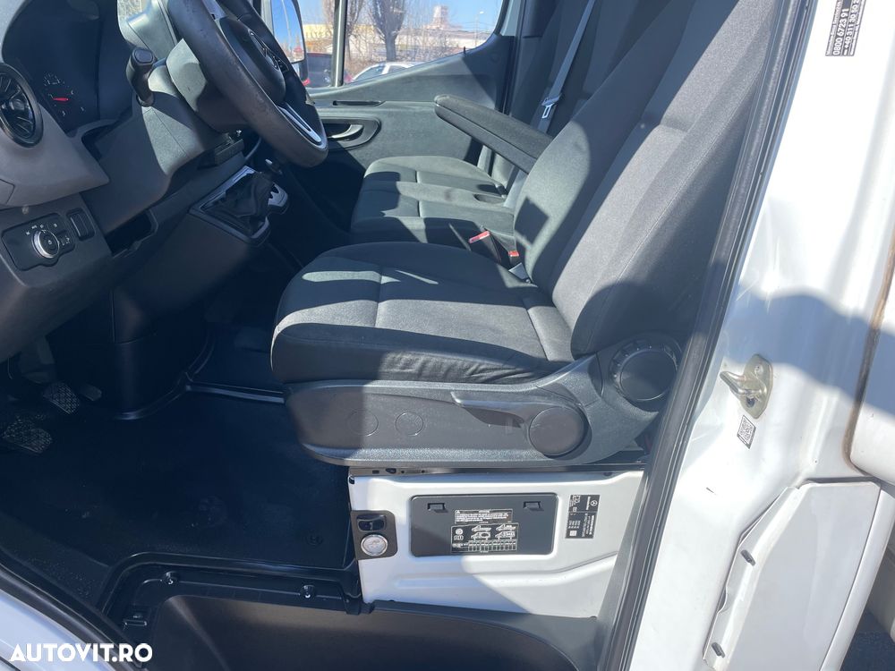 Mercedes-Benz Sprinter - 2