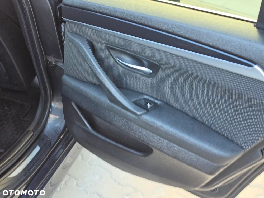 BMW Seria 5 520d BluePerformance - 25