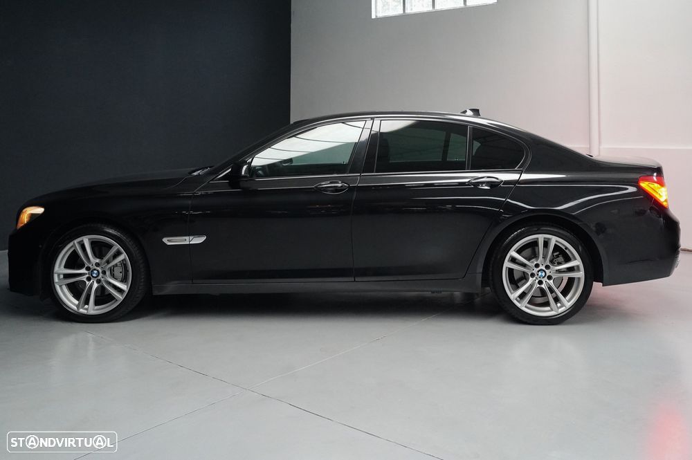 BMW 740 d Pack M - 23