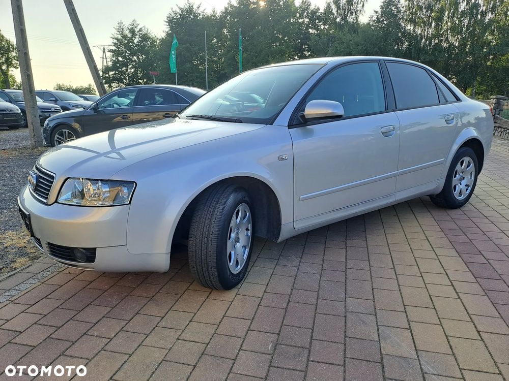 Audi A4 Limousine - 1